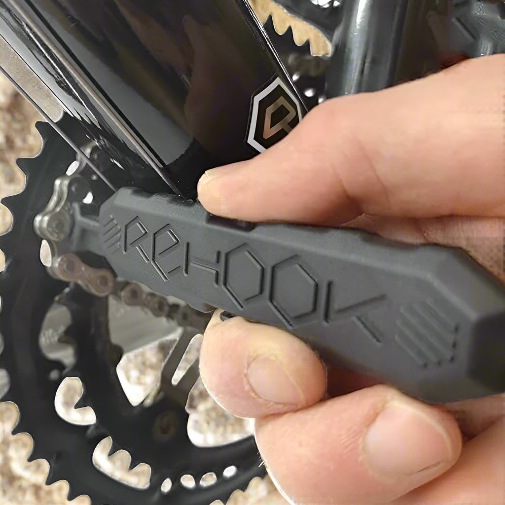 Get your chain back on your fat bike without the mess. Takes Just 3 Seconds! We've all been there where your chain falls off and your have to get it back on by hand. Ultimately, you end up with dirt and grease all over your hands or gloves. Attaches to your bike, so it's ready when you need it most. Lightweight - 20g. Great gift idea for cycling enthusiasts.