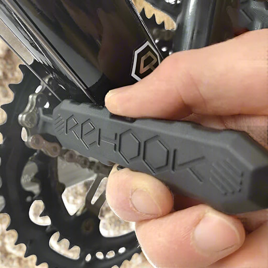 Get your chain back on your fat bike without the mess. Takes Just 3 Seconds! We've all been there where your chain falls off and your have to get it back on by hand. Ultimately, you end up with dirt and grease all over your hands or gloves. Attaches to your bike, so it's ready when you need it most. Lightweight - 20g. Great gift idea for cycling enthusiasts.